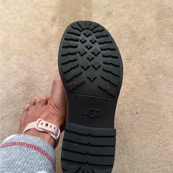 Uggs size 7.5 waterproof boots - Picture 3 of 3